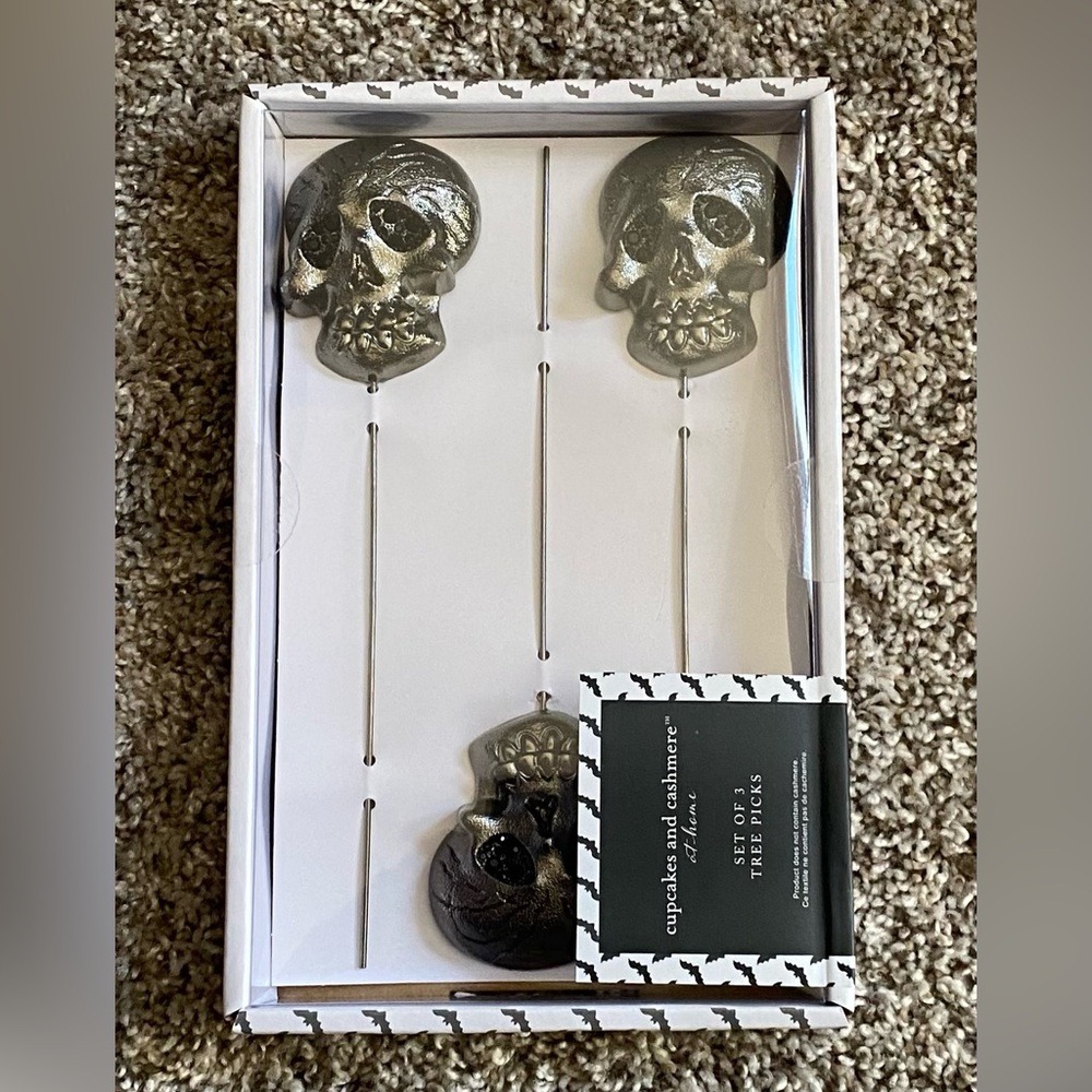 Skull Tree Picks - Set of 3, NWT 💀🪴